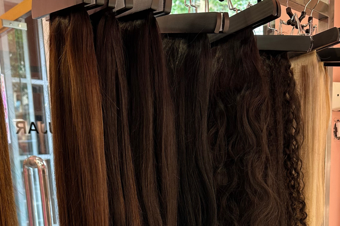 La Importancia de Usar Coletas de Cabello Natural vs Sintético